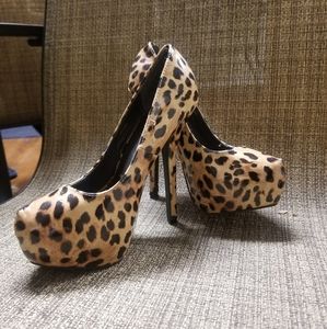 "Cheetah girl" pump high heels